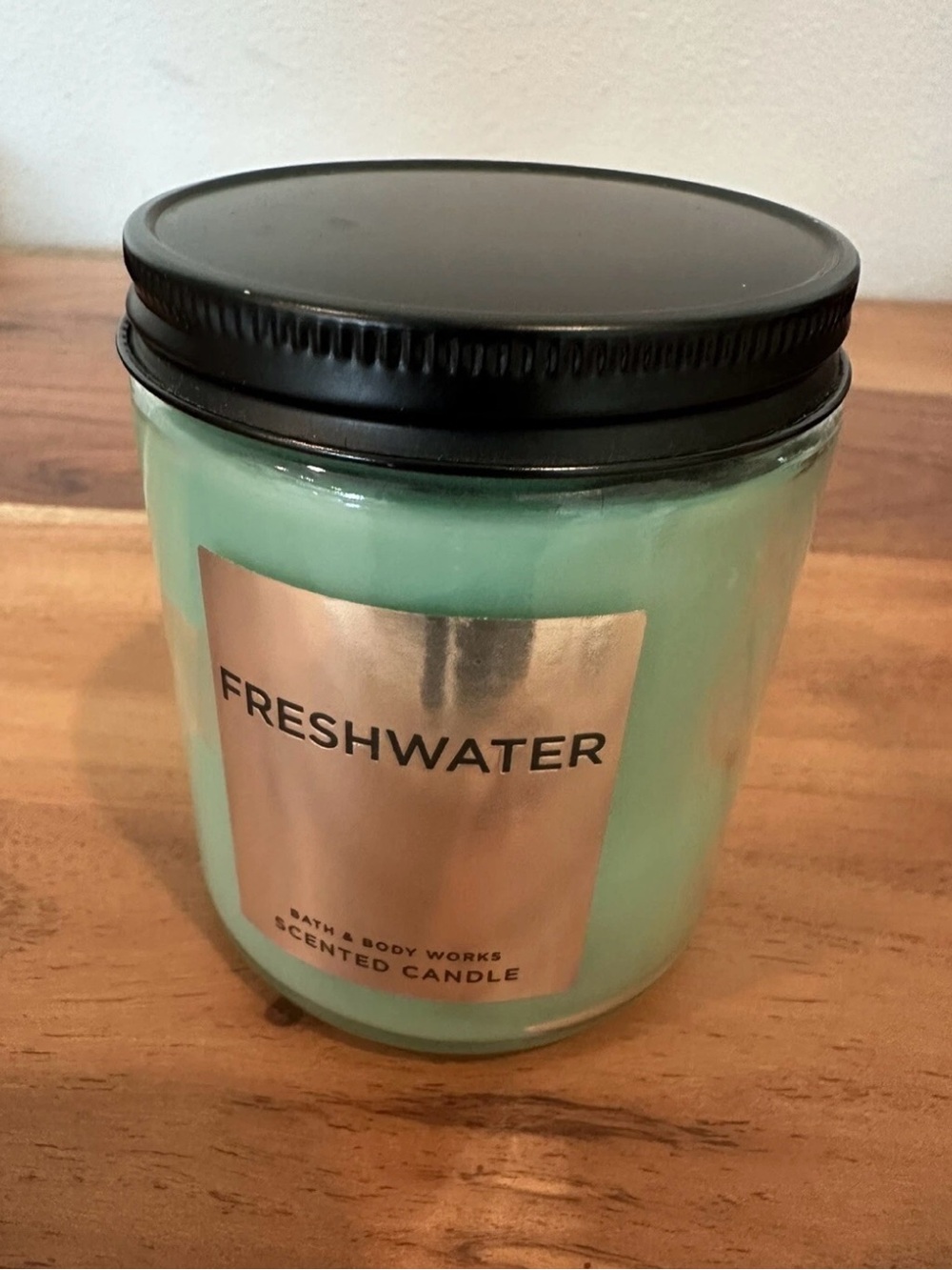 Bath & Body Works: Men’s Freshwater 7 Oz Single Wick Candle - Picture 2 of 4